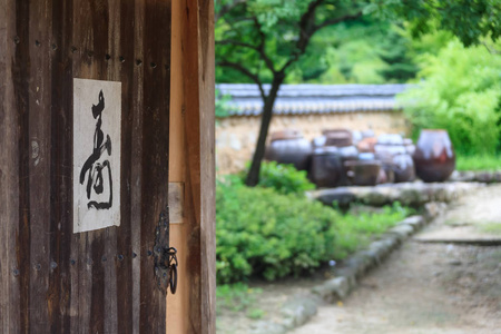 韩国儒家村瓦屋顶屋图片