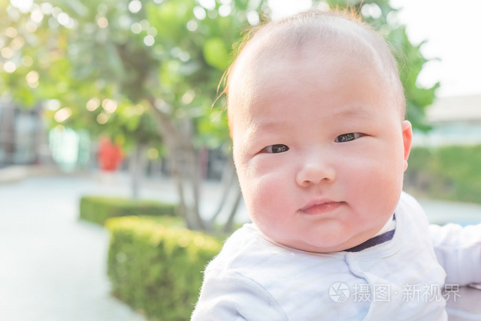 可爱的娃娃脸