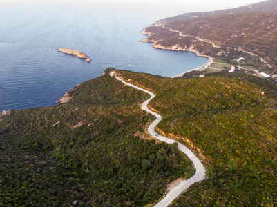 Erdek TurankoyBalikesir 土耳其自然森林中山地方式的空中无人机视图