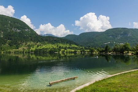 Bohinj 湖在朱利安阿尔卑斯, Triglav 国家公园, 斯洛文尼亚