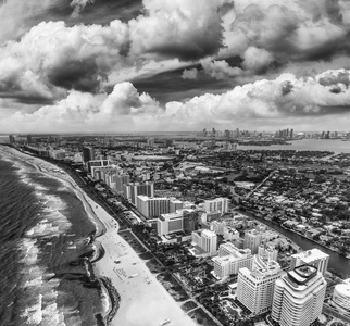 迈阿密海滩鸟瞰在多云的早晨