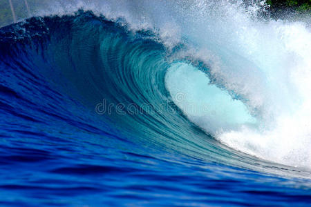 蓝色冲浪波
