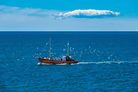 一艘渔船在波罗的海