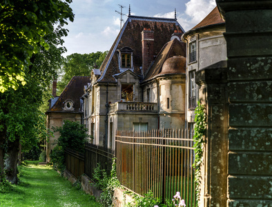 在巴黎地区，旅游具有里程碑意义的经典法国城堡