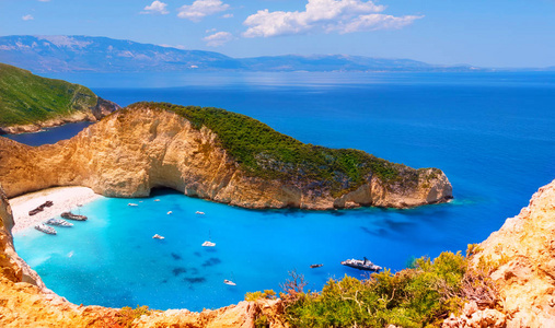 Navagio 湾和夏天沉船海滩