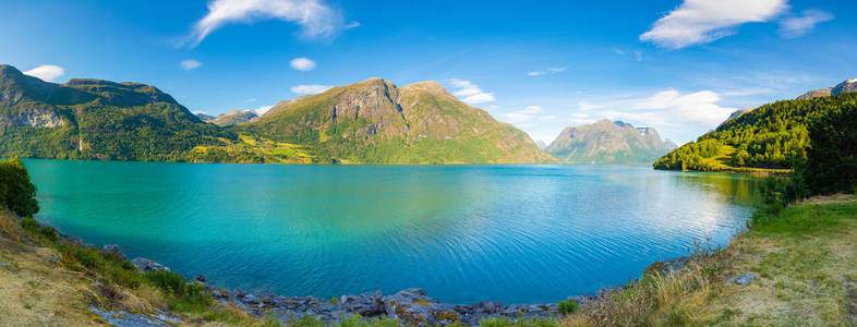 Oppstrynsvatn 是挪威 Fjordane 县 Sogn Stryn 市的一个湖泊。