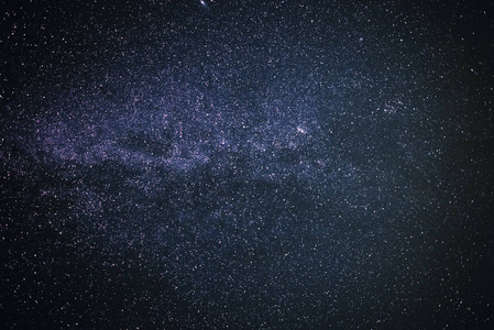 星空紫夜空与银河的背景