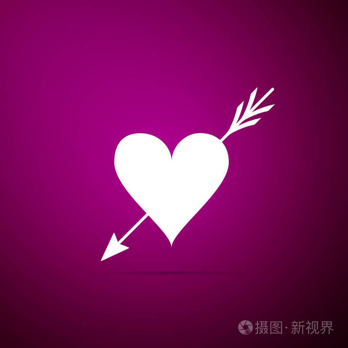 带有心和箭头图标的爱情符号, 在紫色背景下被隔离.爱