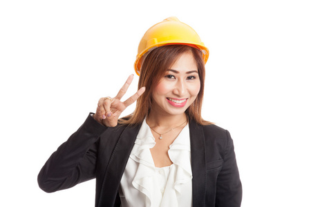 亚洲工程师女人显示胜利的手势