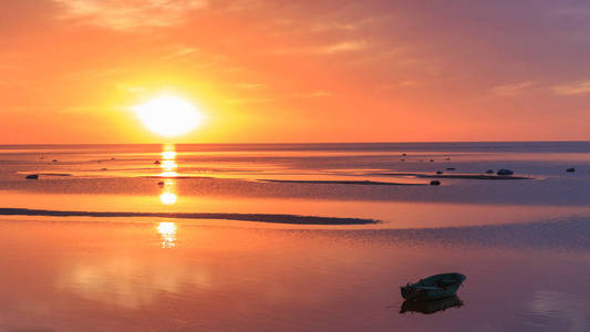 波罗的海早早晨日出在海