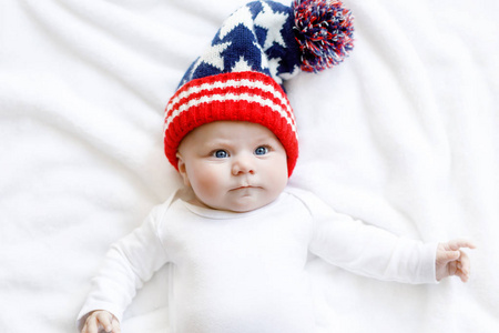 圣诞可爱可爱的宝宝儿童冬帽白色背景上