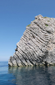 Liapades 天堂海滩在科孚岛 希腊。白垩岩沉积岩崖