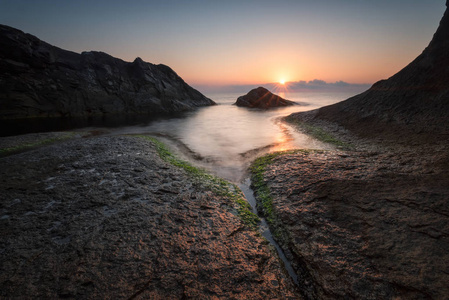 在黑海海岸附近雷佐沃，保加利亚海上日出