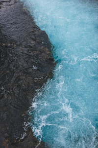 冰岛 Bruara 河美丽的蓝水鸟瞰图