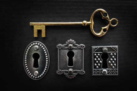 老式的锁和钥匙