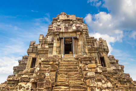 塔 Keo 寺遗址是高棉古庙在复杂的吴哥窟, 柬埔寨在夏季的一天