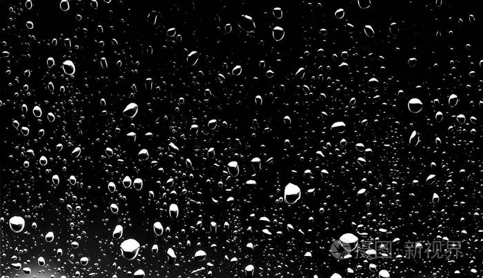 黑玻璃上的雨滴, 湿的玻璃质地