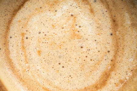 关闭白色淤泥中热咖啡的图像图片