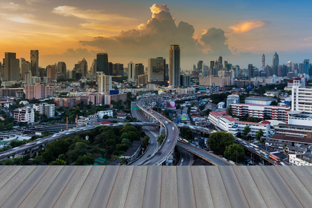 暮光之城天空背景 城市和公路交叉口夜景