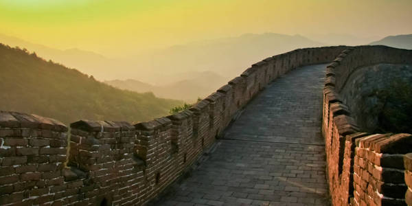 在中国的长城上。墙是路。中国长城地块慕田峪长城