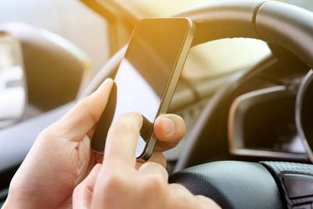 驾驶汽车时使用手机智能手机