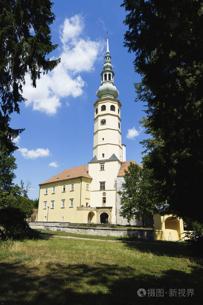 文艺复兴城堡是 Tovacov 镇的财产。96米