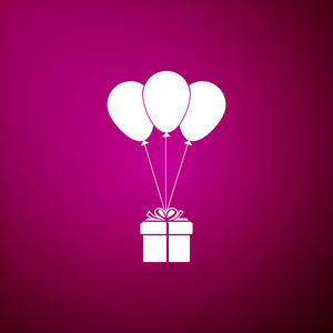 带气球图标的礼品盒在紫色背景下被隔离。平面设计。矢量插图