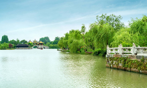 Wuting 大桥, 又称莲花桥, 是中国扬州细长西湖著名的古建筑。