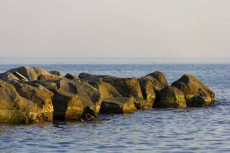 海海滩水蓝色岩石