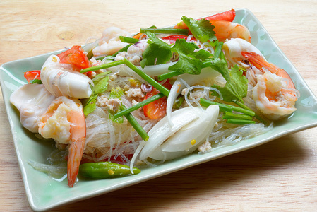 海鲜粉丝辣沙拉，泰式食物