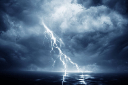 黑海附近的闪电风暴