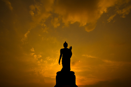 佛陀对美丽的日落