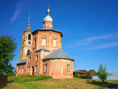 苏兹达尔 鲍里斯和格列布教堂的夏日风景