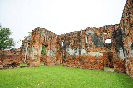 被毁的历史建筑 Wichayen 房子在华富里省, 泰国