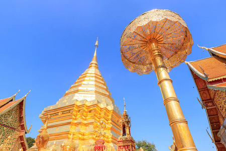 素贴是泰国北部清迈著名的寺庙。