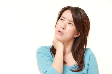 日本的中年妇女患有颈部疼痛