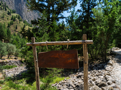 水平生动空白空山道路标志背景向后退