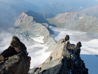 在奥地利 hohe tauern 的大格洛克纳山远足和登山