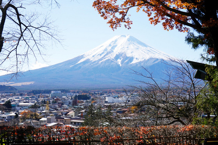 与秋天颜色在日本富士山