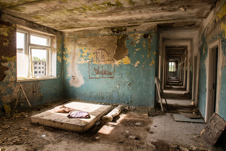 旧的被遗弃苏联医院的内部