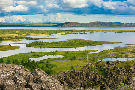 风景秀丽的 Thingvellir 国家公园在 Icelands 金黄圈子, 一个历史世界遗产网站那里世界的第一个议会发生了