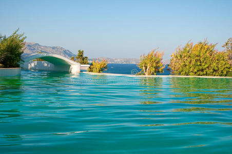 希腊罗德岛的游泳池。