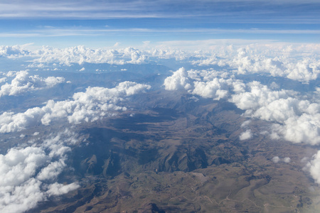 秘鲁山脉的鸟瞰图