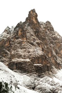 高山风景与传统的老山木小屋在 Pikeda Sedda, 白云岩。南 Tirol, 意大利