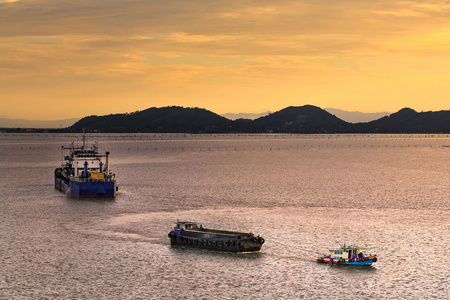在泰国宋卡湖船运输