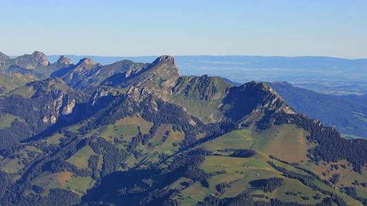 登上 Stockhorn 在早晨, 看法从登上 Niesen, 瑞士