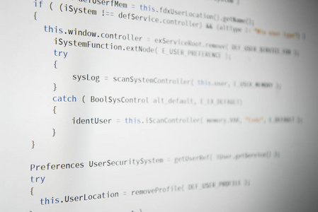 软件开发人员编程代码。抽象的计算机脚本代码。场浅景深, 选择性聚焦效应