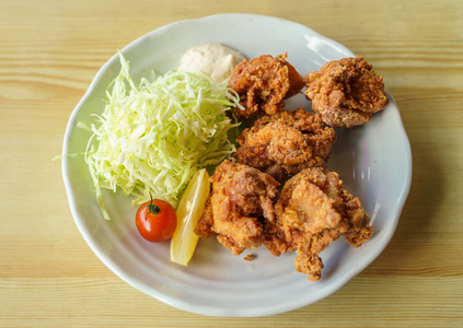 形象的鸡肉炒饭