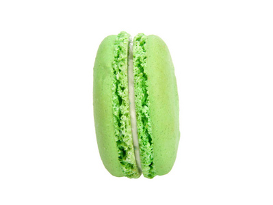 绿色蛋白杏仁饼干孤立在白色的背景