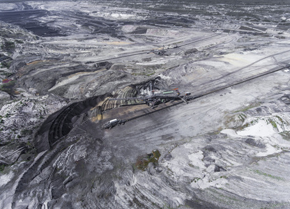 煤矿在波兰。被破坏的土地。从上面查看